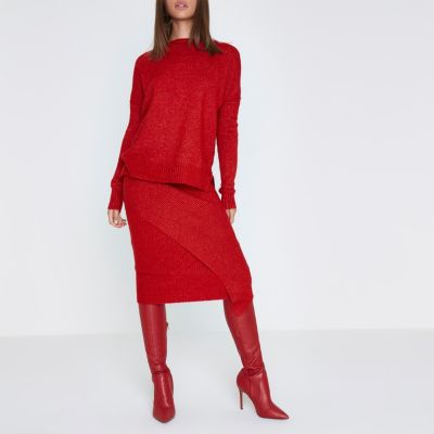 Red asymmetric hem long sleeve jumper
