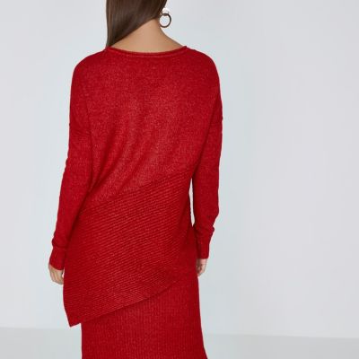 Red asymmetric hem long sleeve jumper