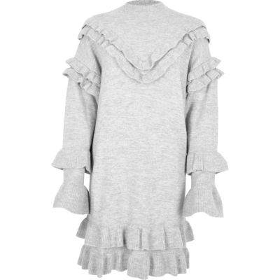 Strickkleid mit Rollkragen und Rüschen