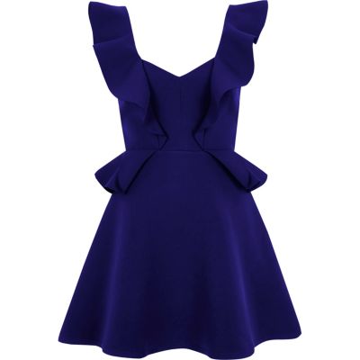 Blaues Minikleid mit Rüschen