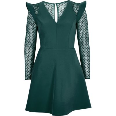 Skater-Kleid mit Rüschen und Spitzeneinsätzen