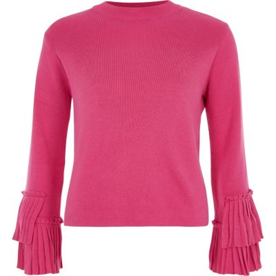 Top en maille rose à col montant et manches plissées