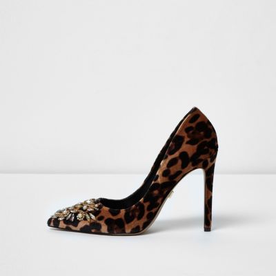 Bruine verfraaide pumps met luipaardprint
