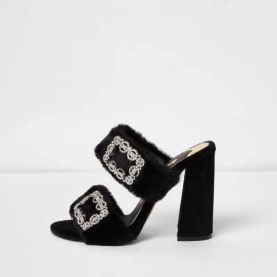 Mules en fausse fourrure noires à talon et boucle à strass