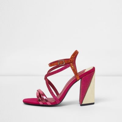 Riemchensandalen mit Blockabsatz in Pink