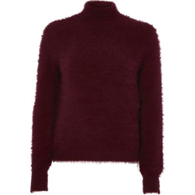Pull en maille bordeaux duveteux à encolure montante