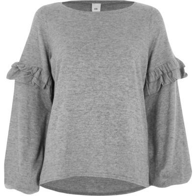 Graues Strickoberteil mit Trompetenärmeln