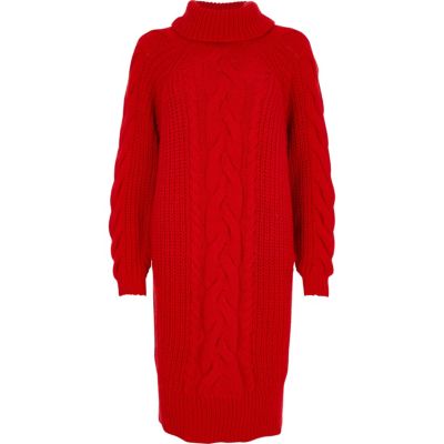 Rotes Midikleid mit Zopfmuster und Rollkragen