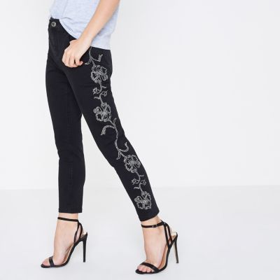 Petite – Alannah – Schwarze, nietenverzierte Skinny Jeans