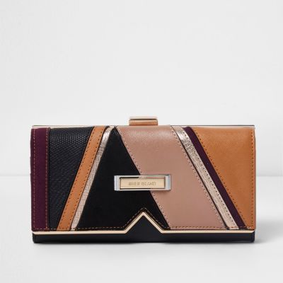 Porte-monnaie noir à fermoir clip et empiècements en V