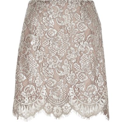 Mini-jupe en dentelle argenté métallisé