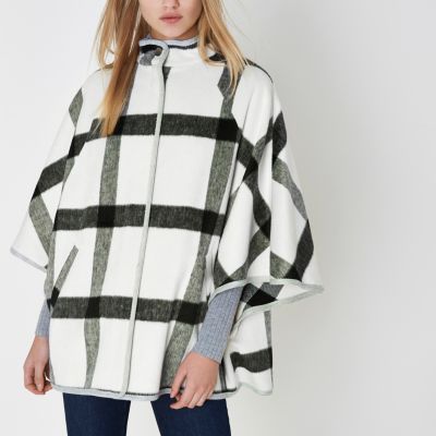 Witte hoogsluitende cape-jas met oversized ruit