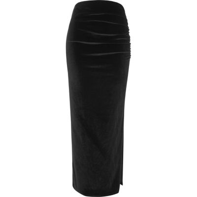 Jupe longue en velours noire à fronces sur le côté