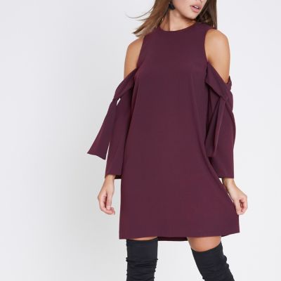 Swing-Kleid in Lila mit Schulterausschnitten