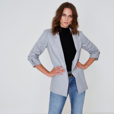 Lichtgrijze gemêleerde blazer met staafje door de manchetten