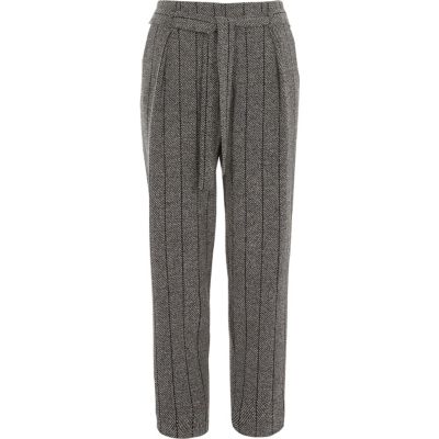 Pantalon à chevrons gris fuselé