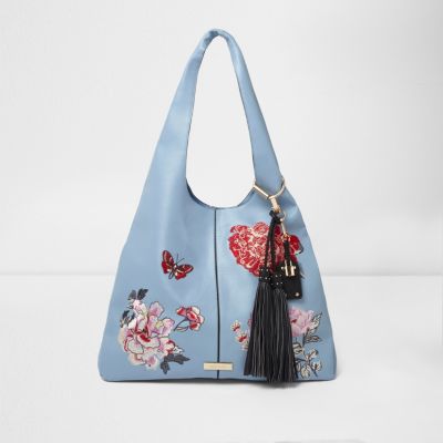 Blauwe oversized tas met geborduurde bloemen