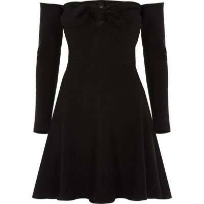 Schwarzes, langärmliges Bardot-Skater-Kleid