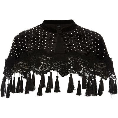 Zwarte fluwelen cape met parels en kwastjes