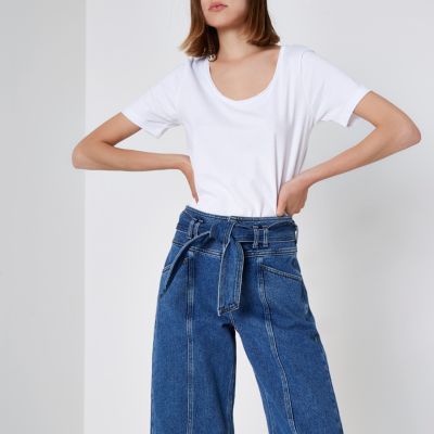 White scoop neck T-shirt