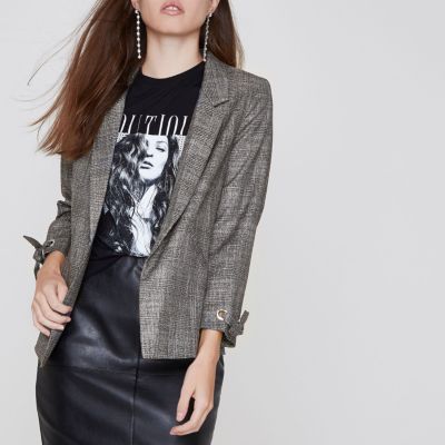 RI Petite - Grijze geruite blazer met oogjes en strik onder aan de mouwen