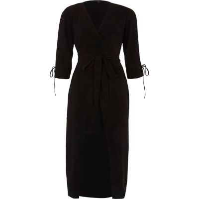 Robe portefeuille mi-longue noire nouée à la taille