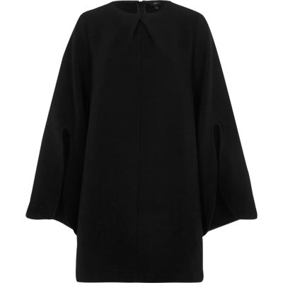 Robe évasée noire à manches longues fendues