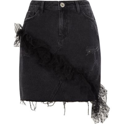 Mini jupe en jean noire à volant en tulle