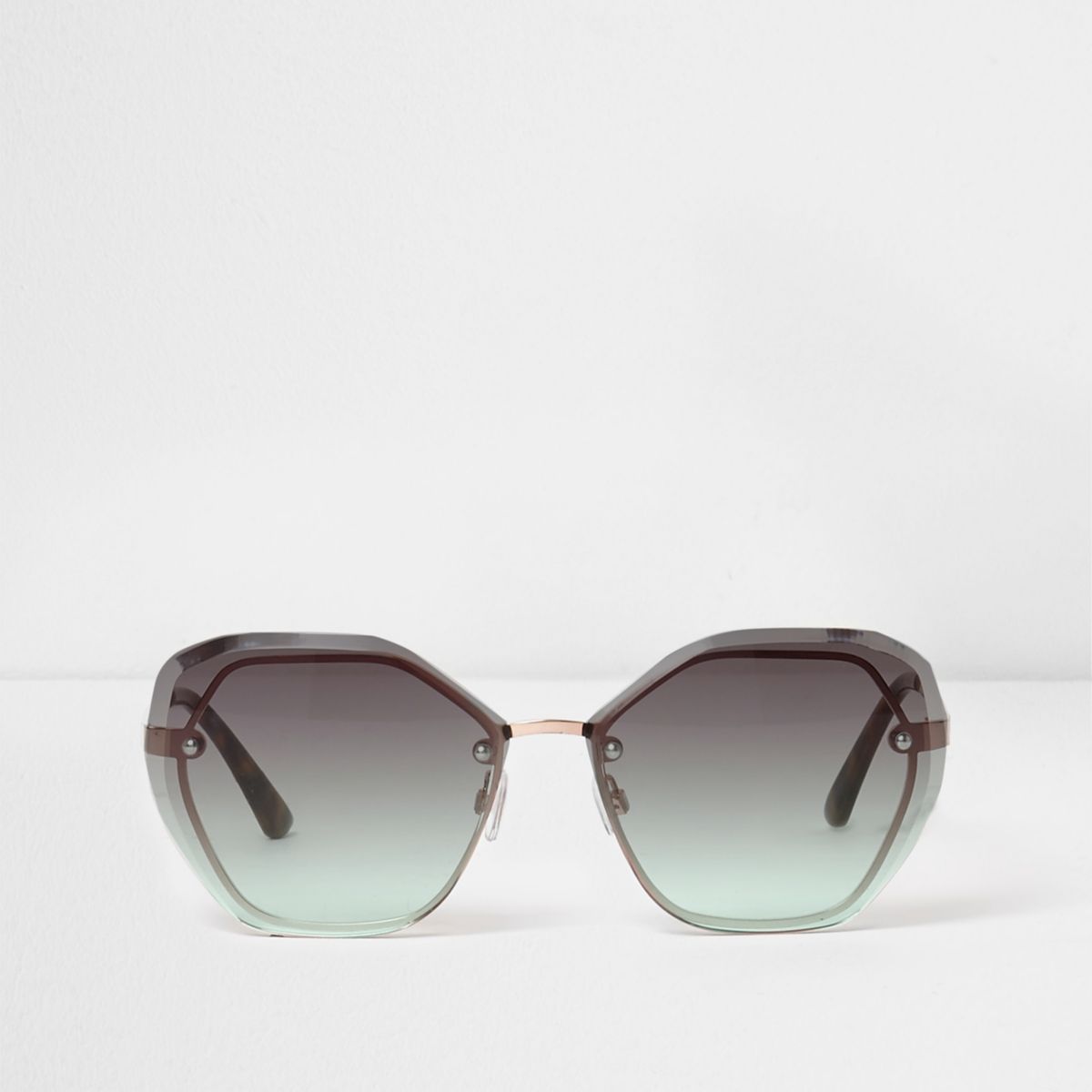 Take a look at the different pairs of sunglasses that are emerging for spring accessories.