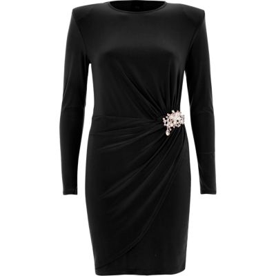 Schwarzes Bodycon-Kleid mit Brosche