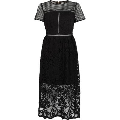 Schwarzes, tailliertes Midikleid mit Blumenspitze