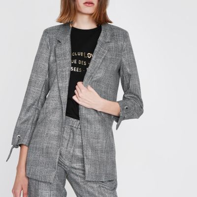 Grauer Blazer mit Karos