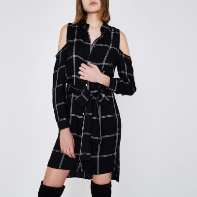 Robe chemise à carreaux noire à épaules dénudées
