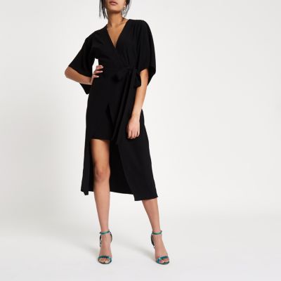 Schwarzes Midikleid mit Kimonoärmeln