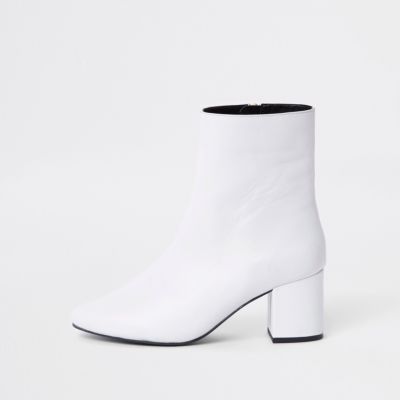 buy and sell shoes store
