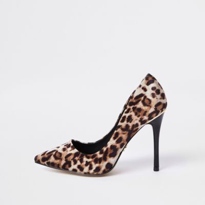 Brown leopard print wide fit court shoes